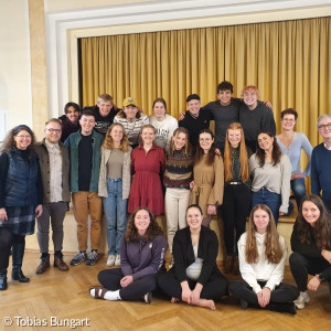 Mitarbeiter aus der Kirchengemeinde mit den Fackelträger