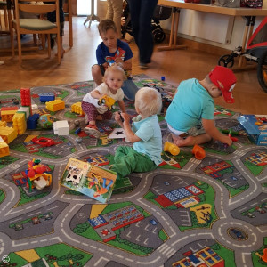 Spielen im Familiencafé